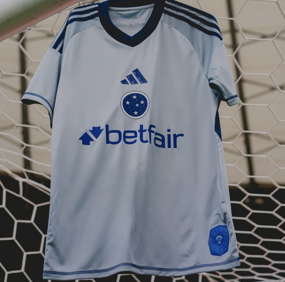 Cruzeiro lanca a Camisa de Gigantes em homenagem aos goleiros historicos do clube