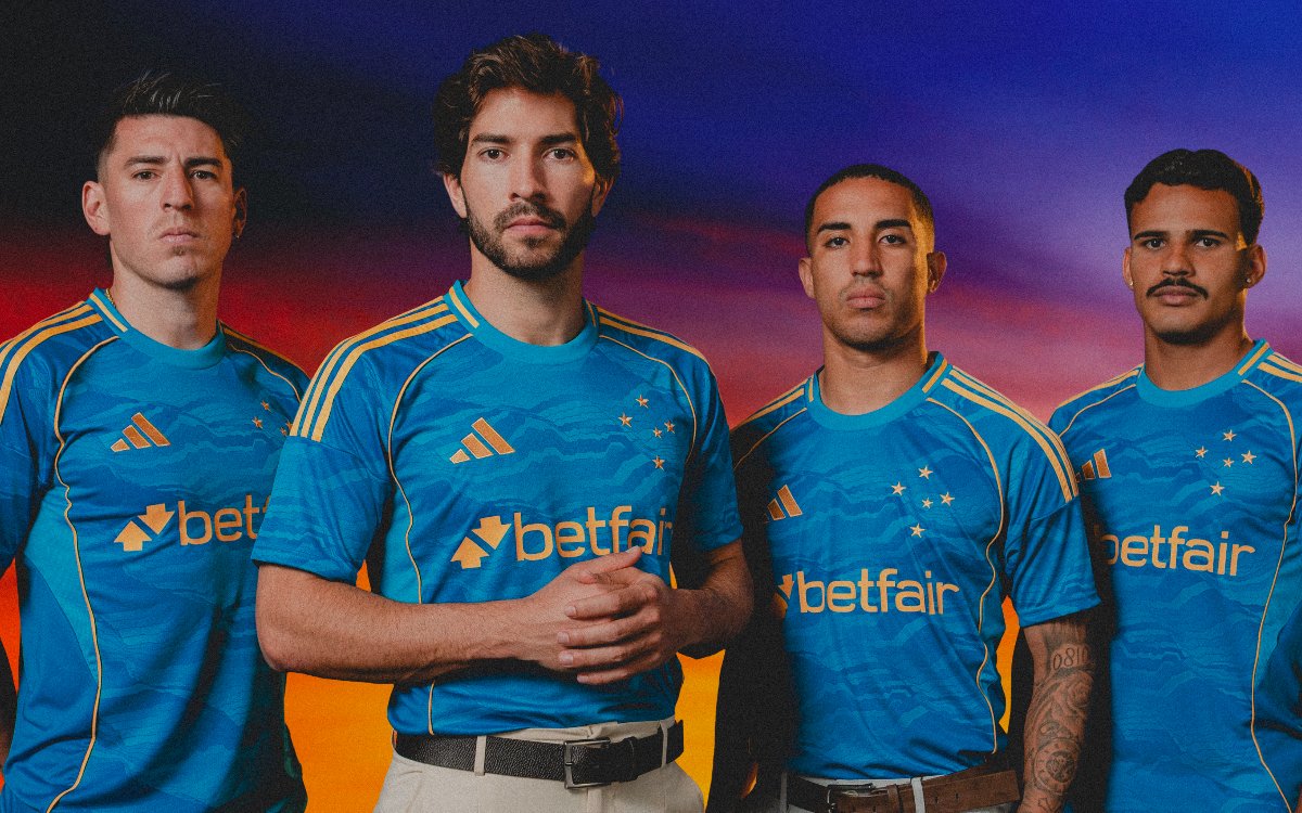 Cruzeiro lança nova camisa 3 para 2025 em homenagem ao Rio São Francisco