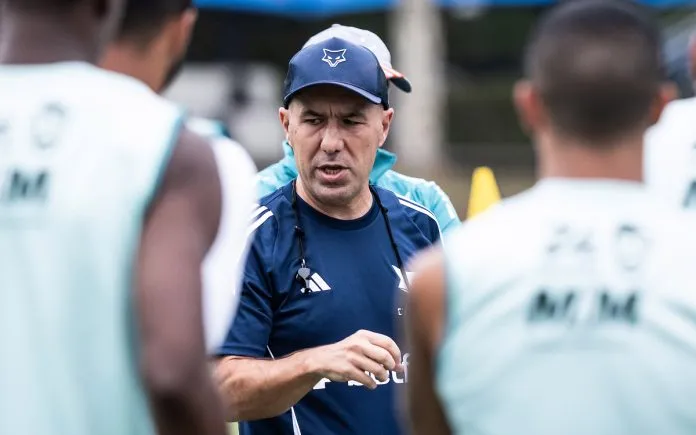 Cruzeiro segue preparação para o clássico contra o Atlético-MG com desfalques e retornos importantes