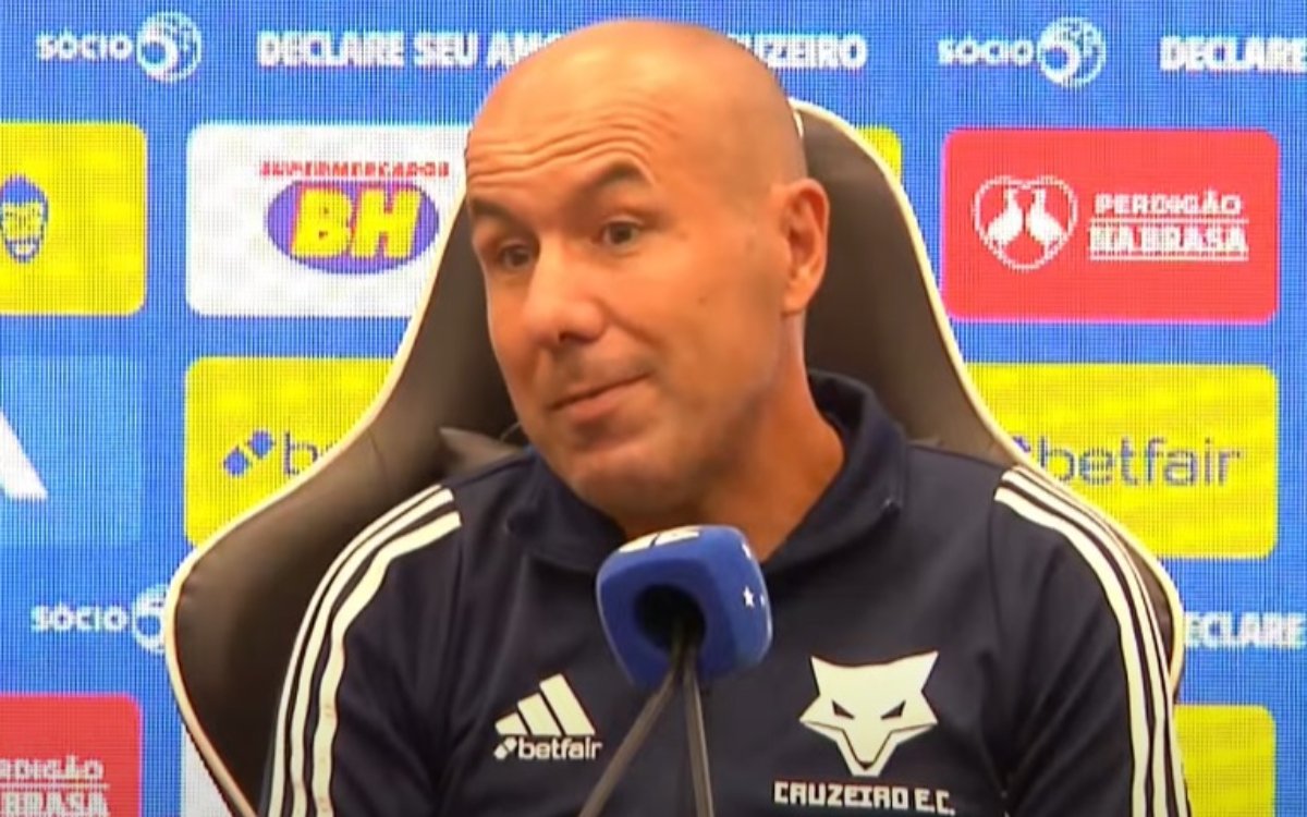 Leonardo Jardim ironiza árbitro após clássico: “Nunca vi um juiz puxar quatro vermelhos e só acertar um”
