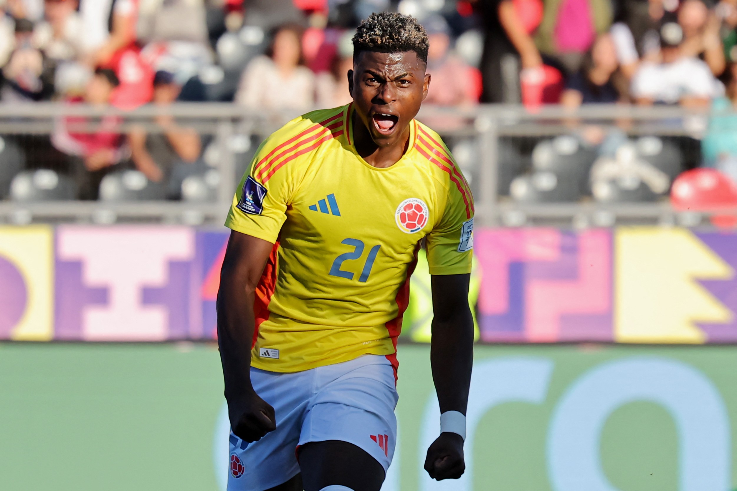 Néiser Villarreal, atacante com pré-contrato com o Cruzeiro, falta à reapresentação do Millonarios